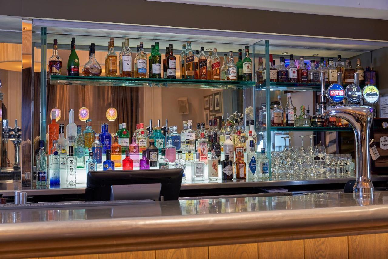 Mandolay Hotel Guildford Bagian luar foto