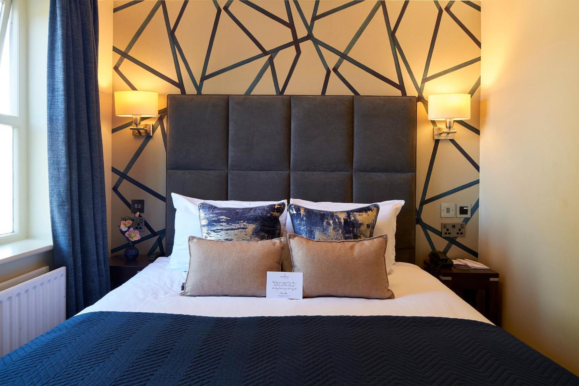 Mandolay Hotel Guildford Bagian luar foto
