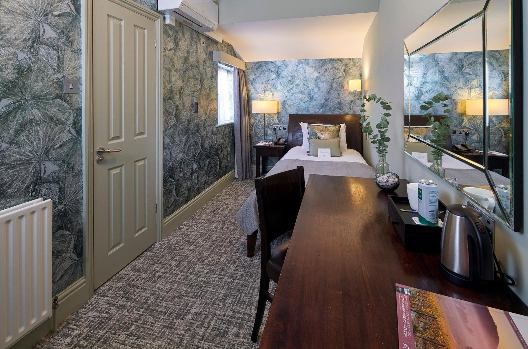 Mandolay Hotel Guildford Bagian luar foto