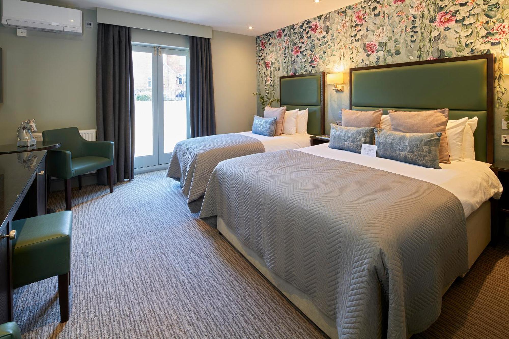 Mandolay Hotel Guildford Bagian luar foto