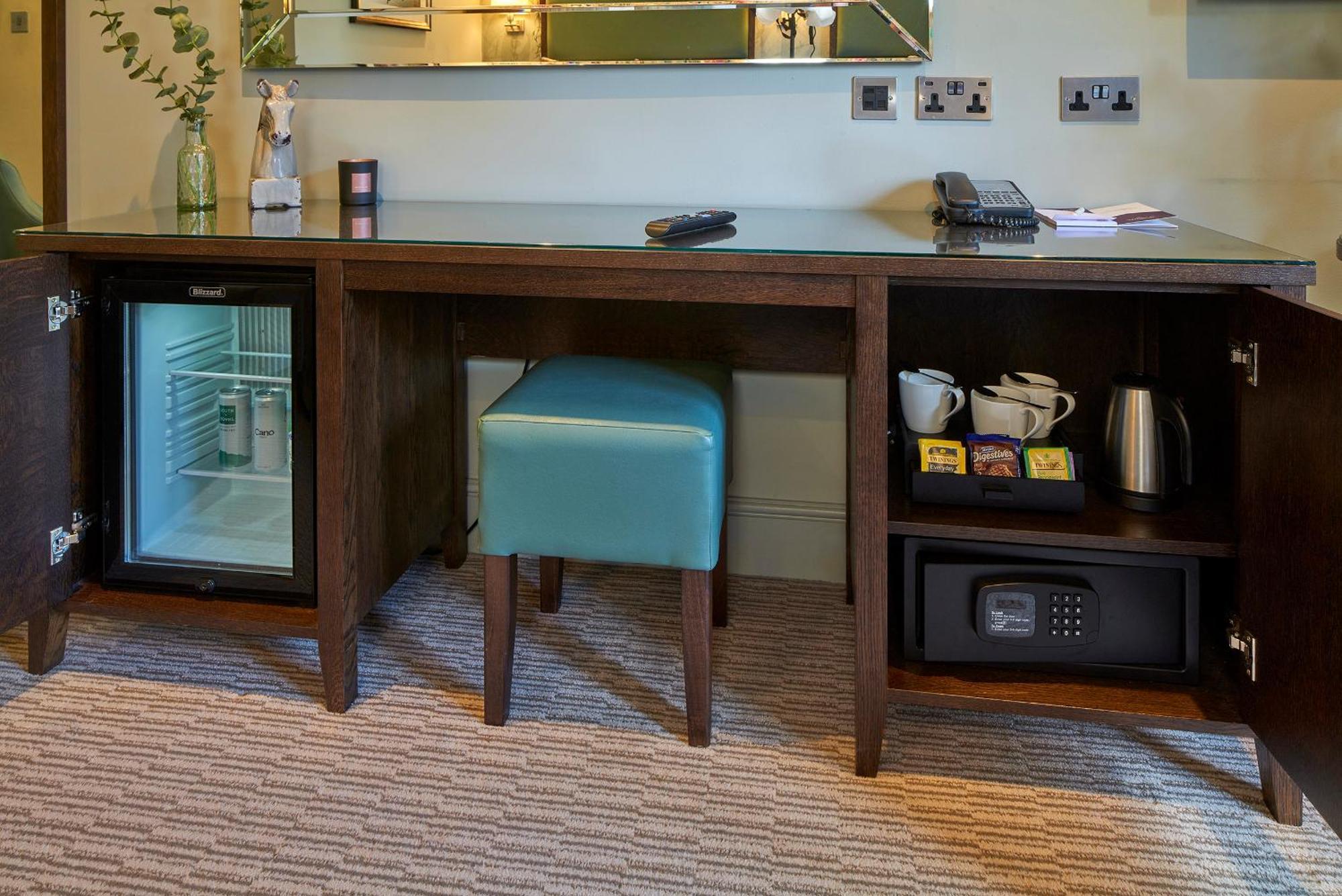 Mandolay Hotel Guildford Bagian luar foto
