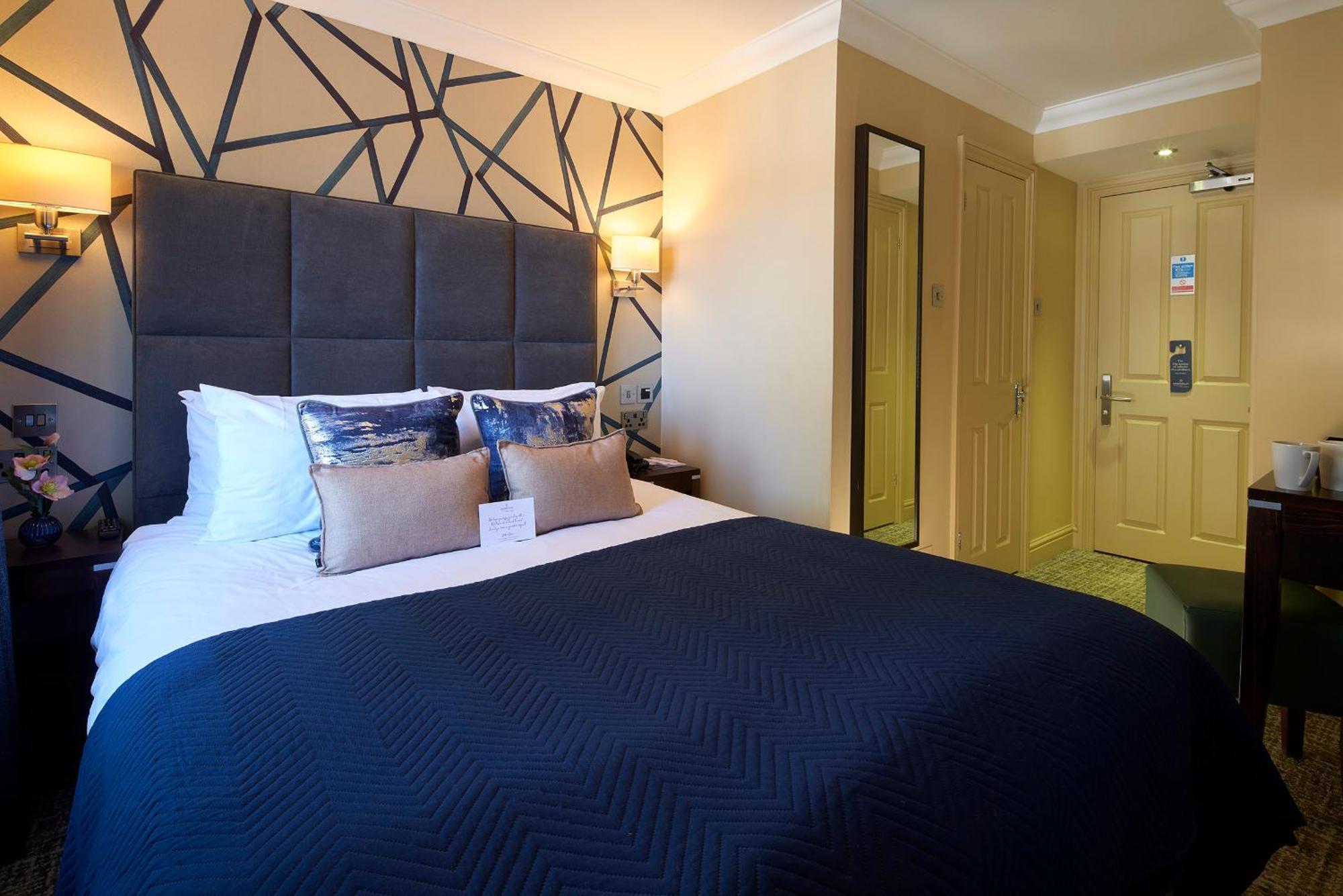 Mandolay Hotel Guildford Bagian luar foto