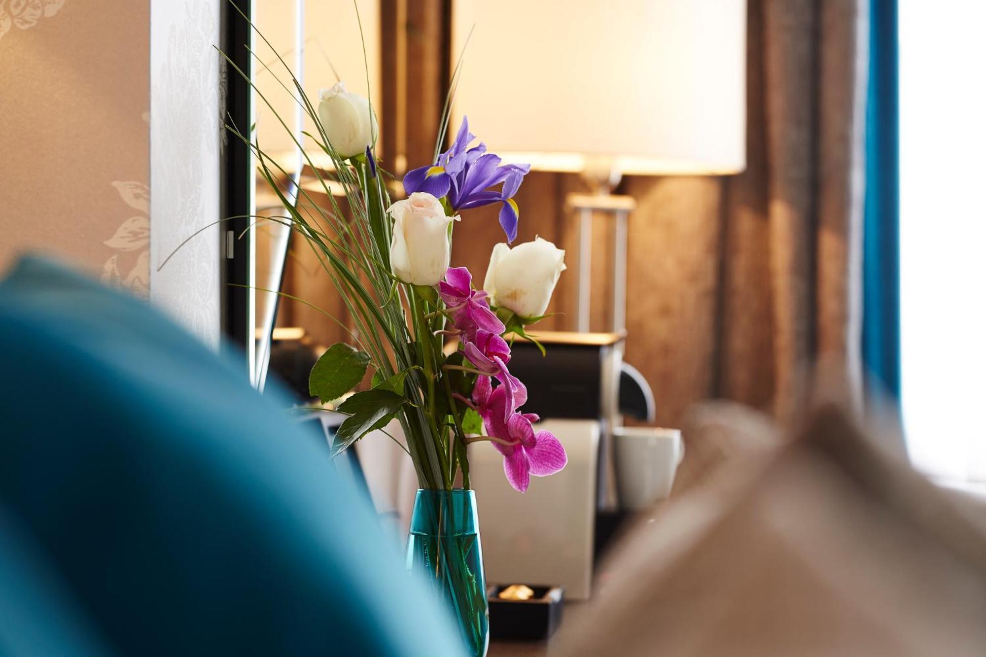 Mandolay Hotel Guildford Bagian luar foto
