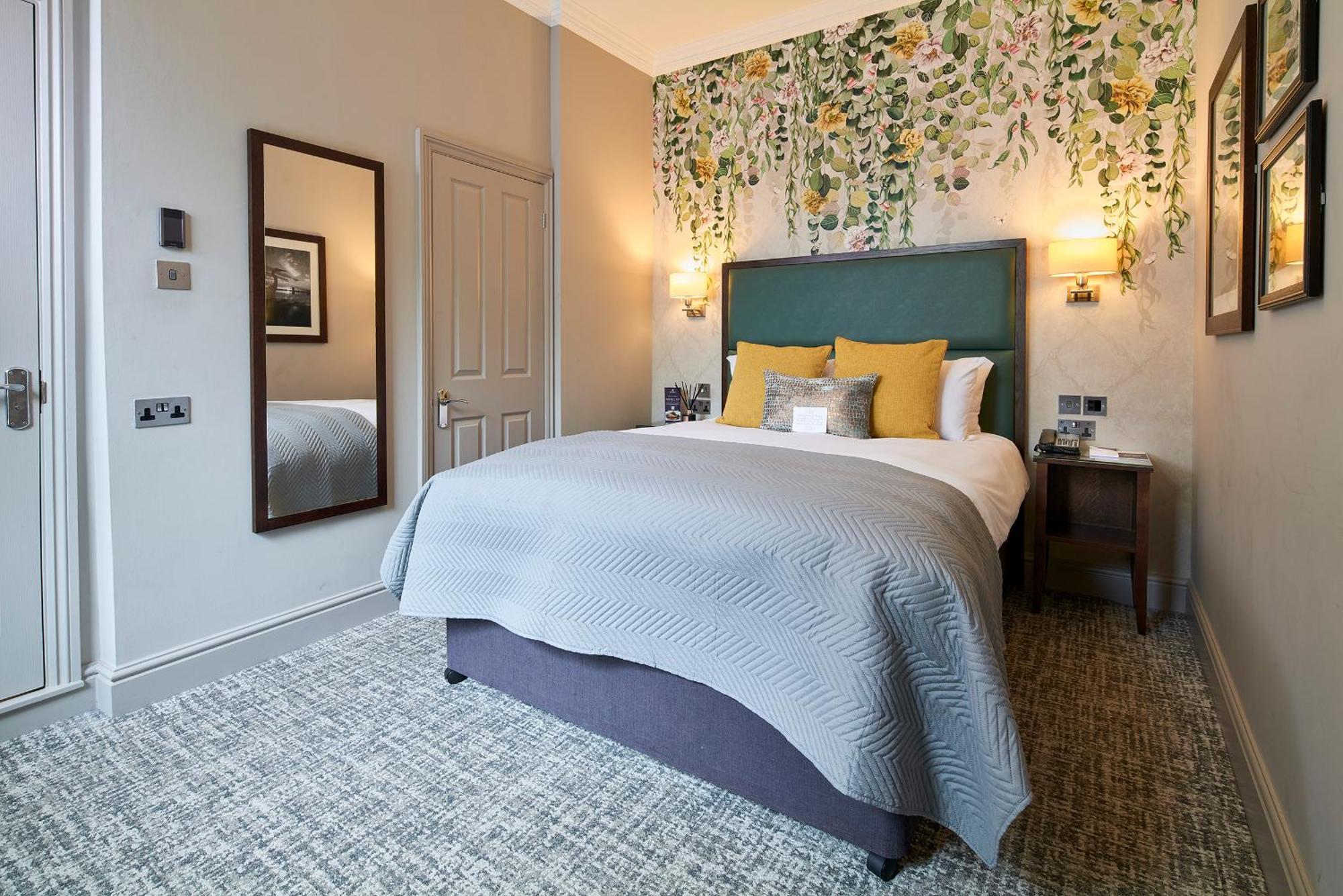 Mandolay Hotel Guildford Bagian luar foto