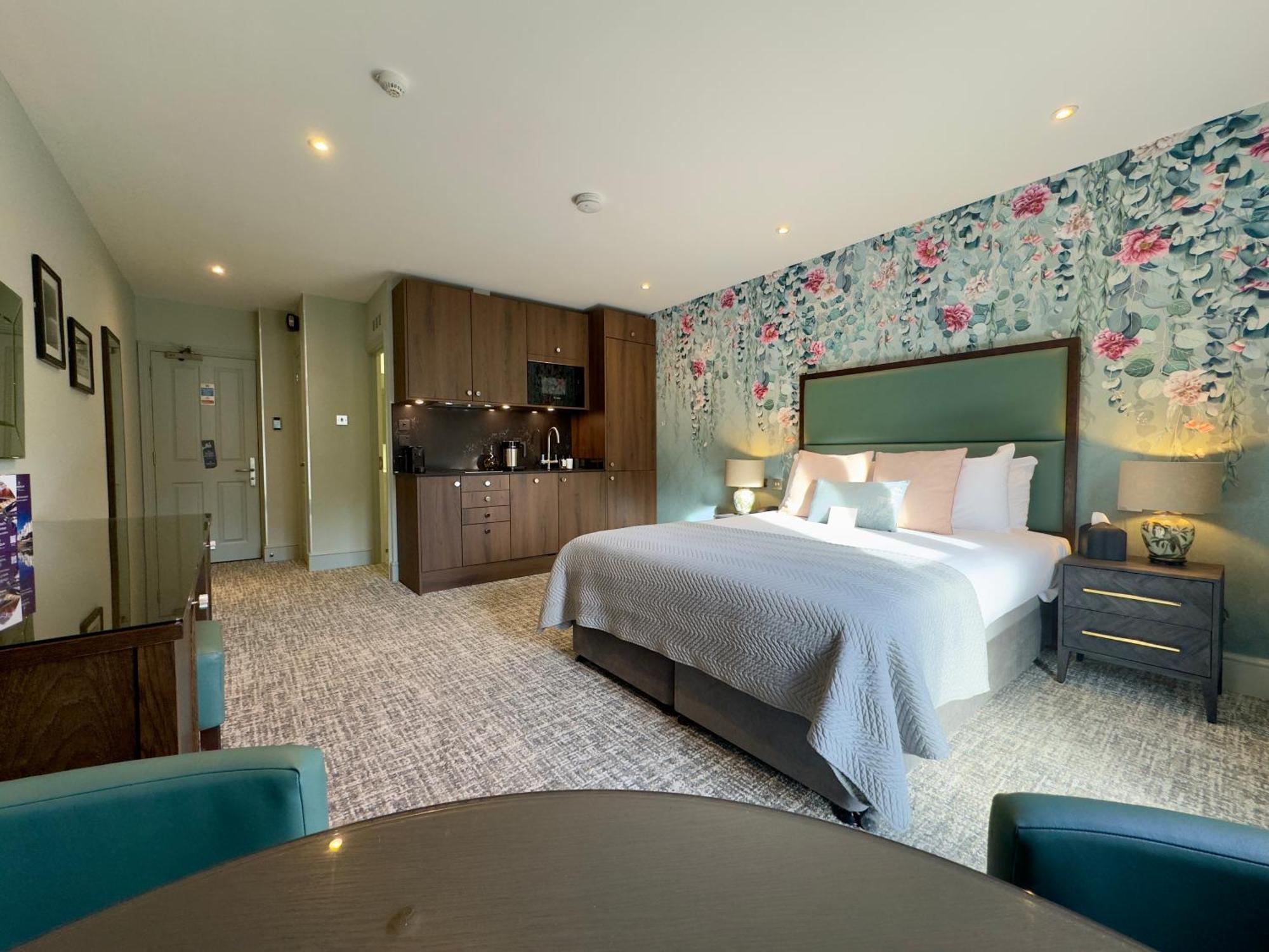 Mandolay Hotel Guildford Bagian luar foto