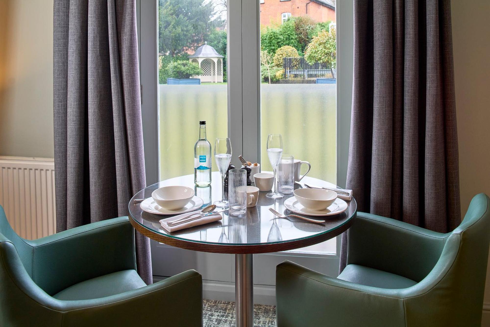 Mandolay Hotel Guildford Bagian luar foto